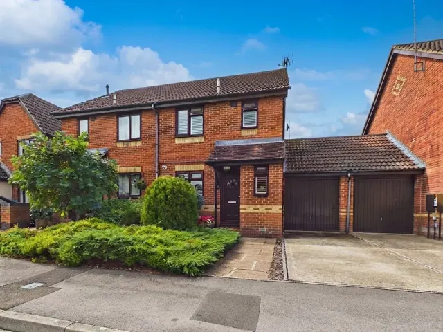 Oak Tree Way, Horsham, photo 1