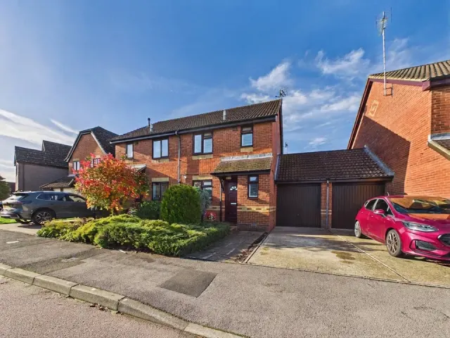 Oak Tree Way, Horsham, photo 1