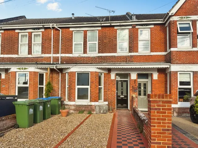 Suffolk Avenue, Southampton, SO15, photo 1