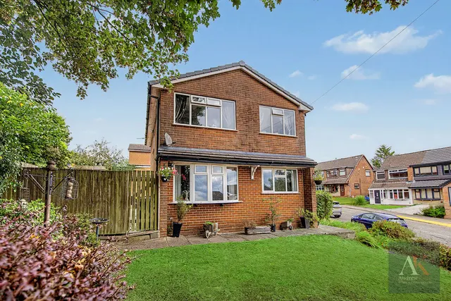 Crowshaw Drive Healey, Rochdale OL12 0SR, photo 1