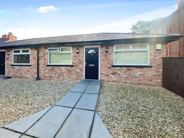 Barrington Road, Altrincham, WA14, photo 1