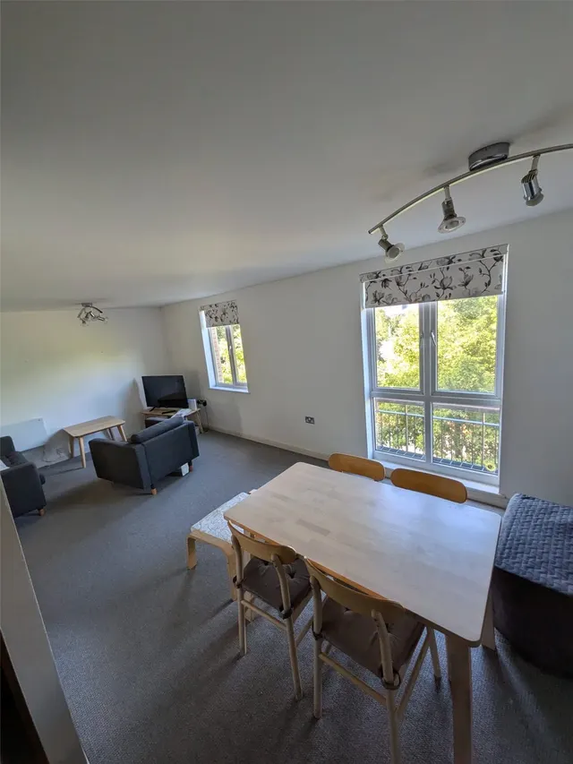 Photo 3 — Verona House, Vellacott Close, Cardiff, CF10