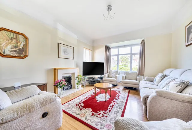 Photo 3 — Oakwood Road, Horley, RH6 7BZ