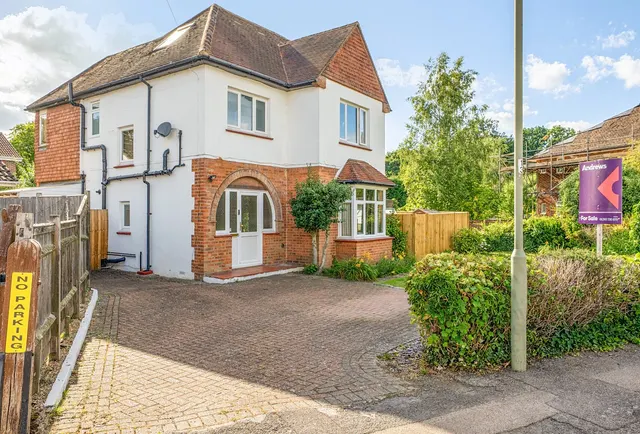 Oakwood Road, Horley, RH6 7BZ, photo 1