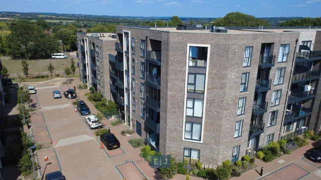 Academy Way, Loughton, IG10, photo 1