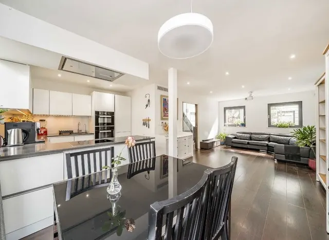 Wiblin Mews, Kentish Town, NW5, photo 2
