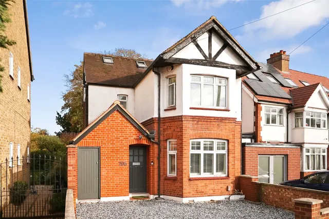 Uxbridge Road, Hampton Hill, TW12 1AY, photo 1