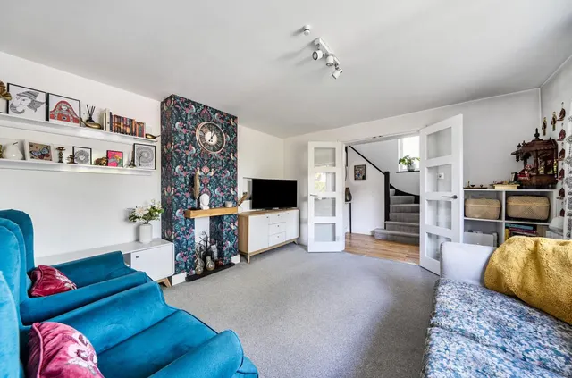 Green Farm Road, Bagshot, photo 2