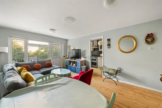 Damsonwood Road, Southall, photo 1