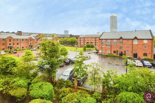 2 bedroom flat, Blantyre House, Slate Wharf, M15