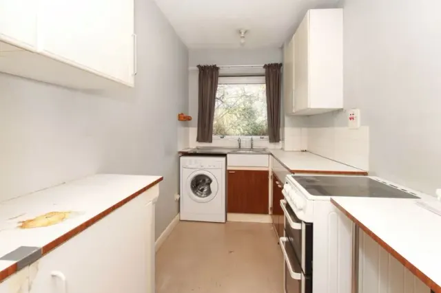 Photo 3 — Burnet Close, Hemel Hempstead, Hertfordshire, HP3 9ES