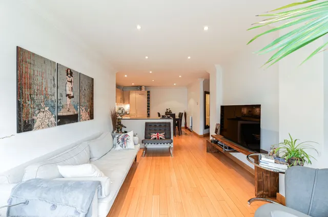 Photo 3 — 36 Octavia House, Medway Street, London
