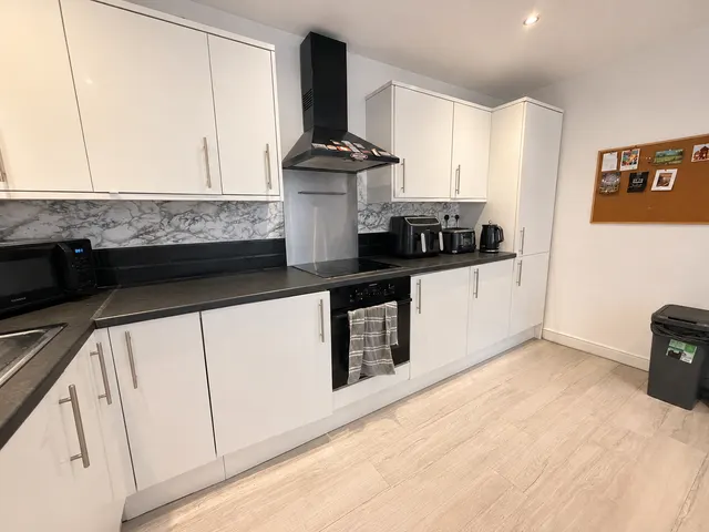Washway Road, Sale, M33 7QZ, photo 1