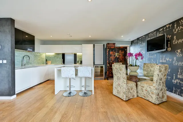 London, SW18, photo 2