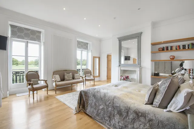 Hampton Court Road, KT8, photo 3