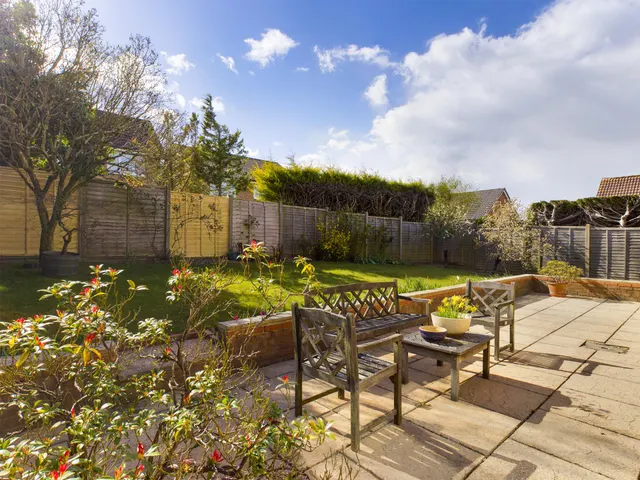 Photo 3 — Belmont Heights, Hatch Warren, Basingstoke, RG22