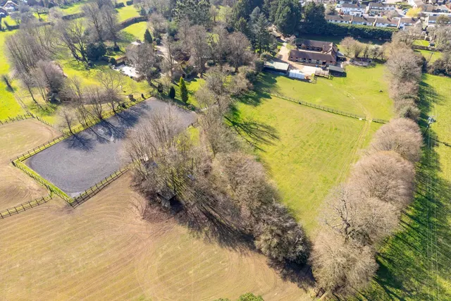 Sheepcote Dell Road, Holmer Green, HP15, photo 1