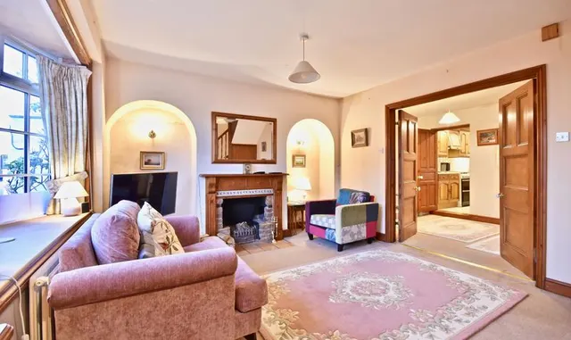 The Street, Ashtead, KT21, photo 2