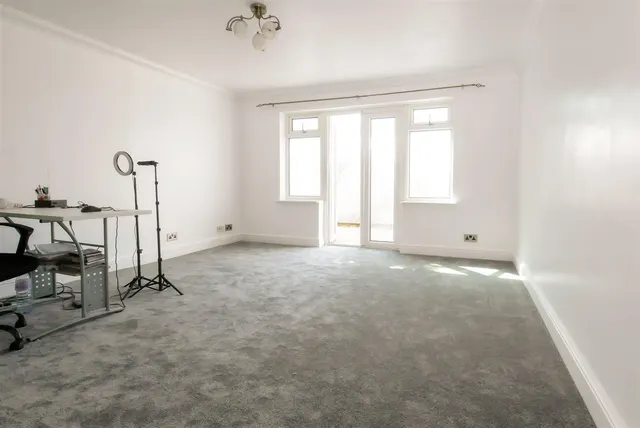 Oakcroft Gardens, Littlehampton, photo 2
