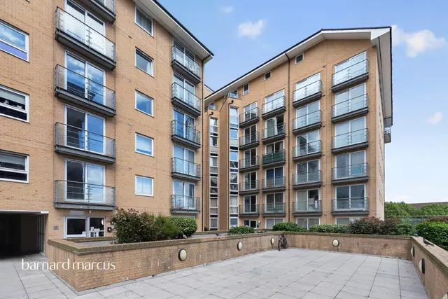 Bedfont Lane, Feltham, photo 1
