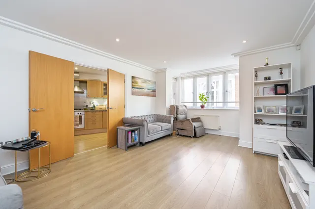London, NW3, photo 2