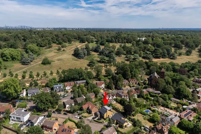 Ashfield Close, Richmond, TW10, photo 1