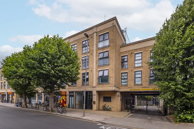 Photo 2 — Magdalen Road, London, SW18