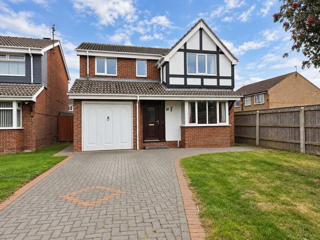 Pilgrims Way, Immingham, DN40, photo 1