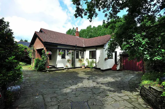 Castle Hill, Prestbury, photo 1