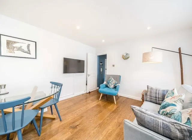 Photo 3 — Chepstow Road, Notting Hill, W2
