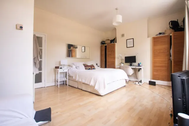 2 bedroom flat, South Lambeth Road, London, SW8