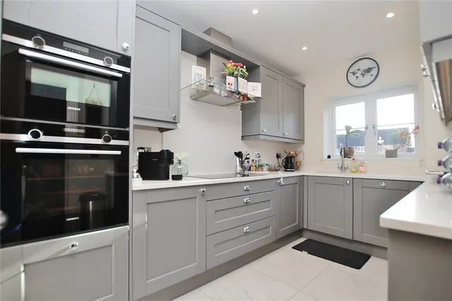 Kings Close, West End, GU24, photo 2