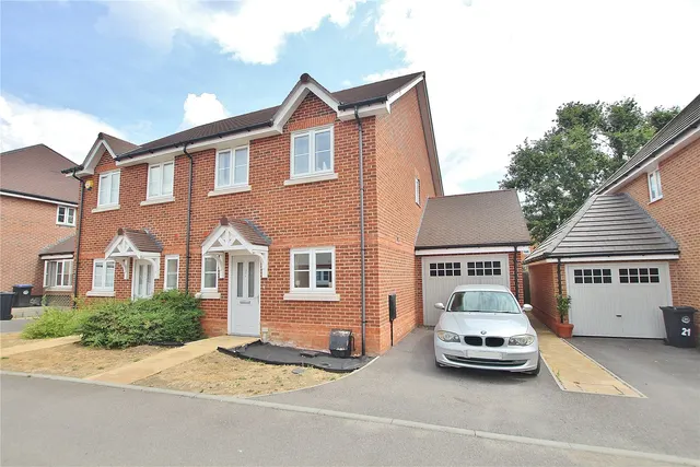Kings Close, West End, GU24, photo 1