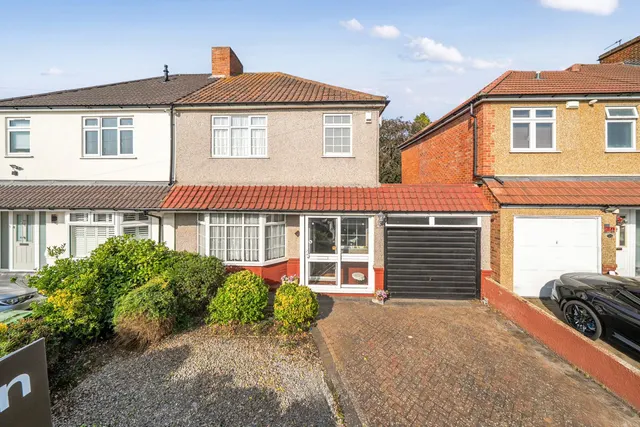 Danson Crescent, DA16, photo 1