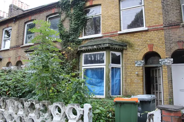 Chestnut Avenue, London E7 0JJ, photo 1