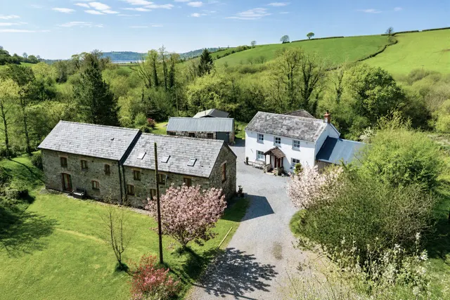 Llanybri, Carmarthen, SA33, photo 1