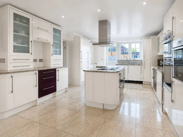 Photo 2 — Bideford Close, Northampton, NN3 3AY