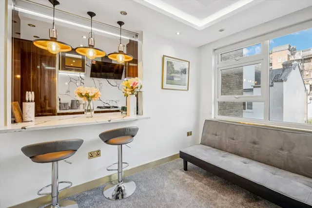 Clifton Place, London, W2, photo 1