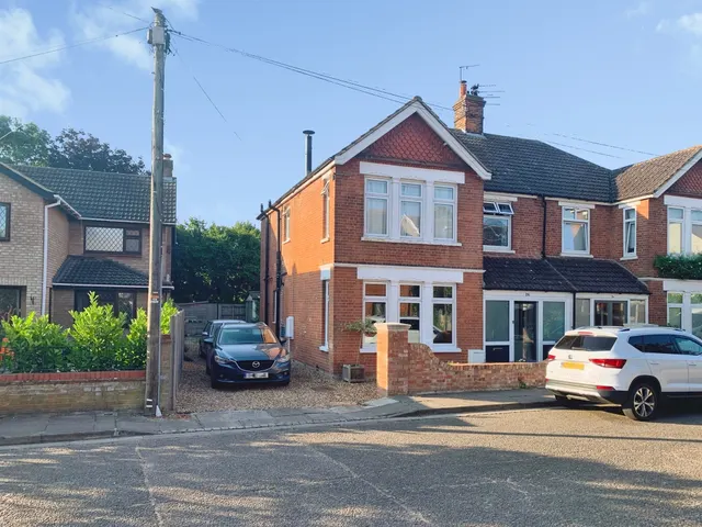 Ascott Road, Aylesbury, photo 1