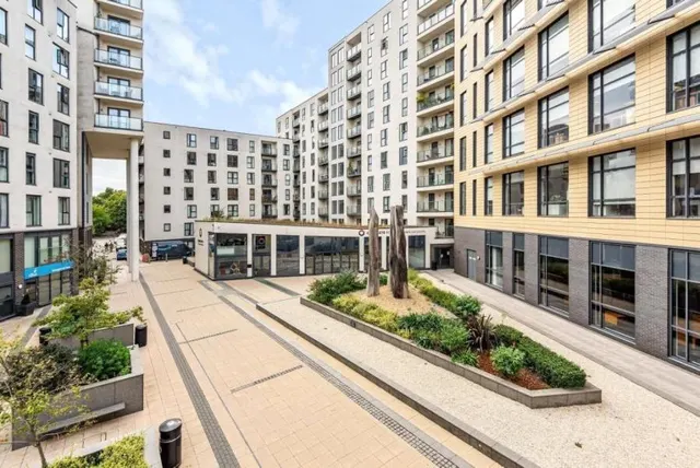Guildford Road, Woking, GU22, photo 1