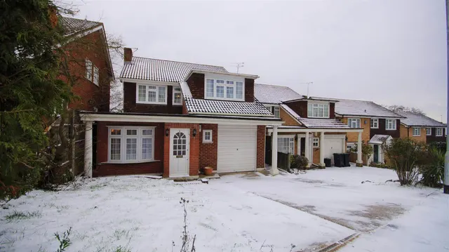 Great Oaks, Chigwell, IG7, photo 1