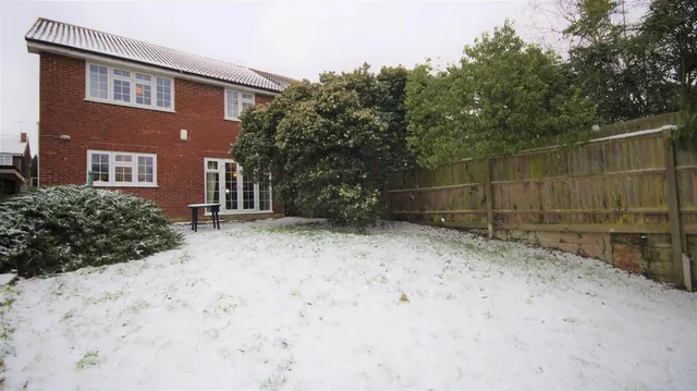 Great Oaks, Chigwell, IG7, photo 2
