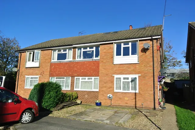 Dukes Close, Ashford, Surrey, TW15 1BQ, photo 1