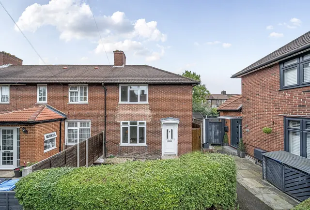 Neath Gardens, Morden, SM4 6JN, photo 1