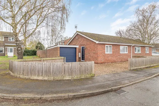 Honeysuckle Close, Red Lodge, IP28, photo 1