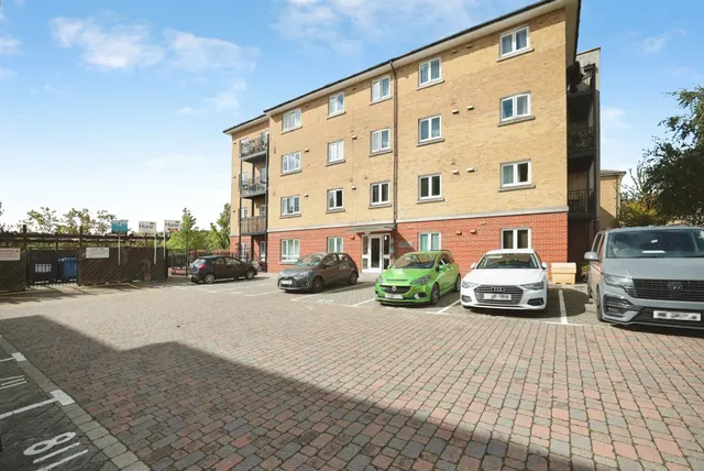 Tadros Court, High Wycombe, HP13, photo 3