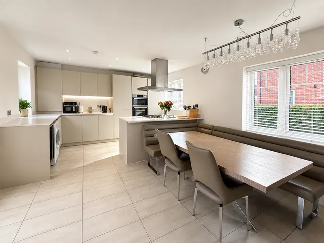 Photo 3 — Windsor Road, Rochford