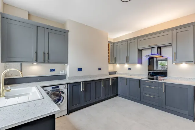 East Parade, Ilkley, LS29, photo 2