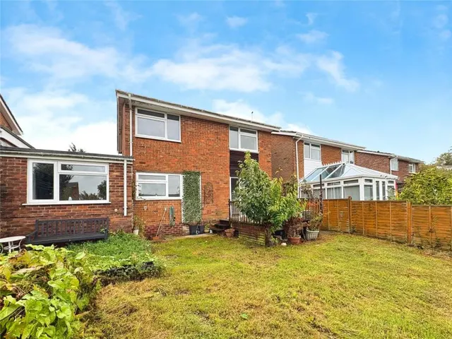 Sylvan Avenue, East Cowes, PO32, photo 2