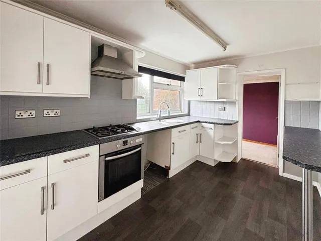 Sylvan Avenue, East Cowes, PO32, photo 3